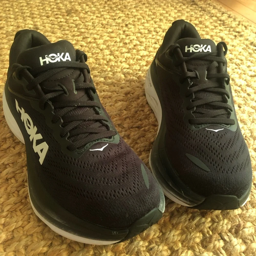 Hoka Bondi 8 Black/White Running Shoes 1127952-BWHT. Size 8.5 B